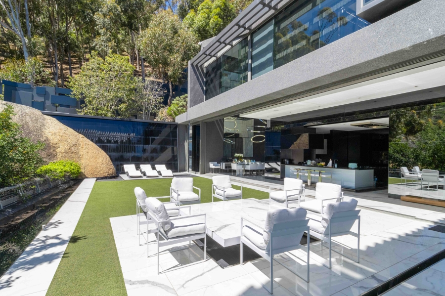 5 Bedroom Property for Sale in Clifton Western Cape